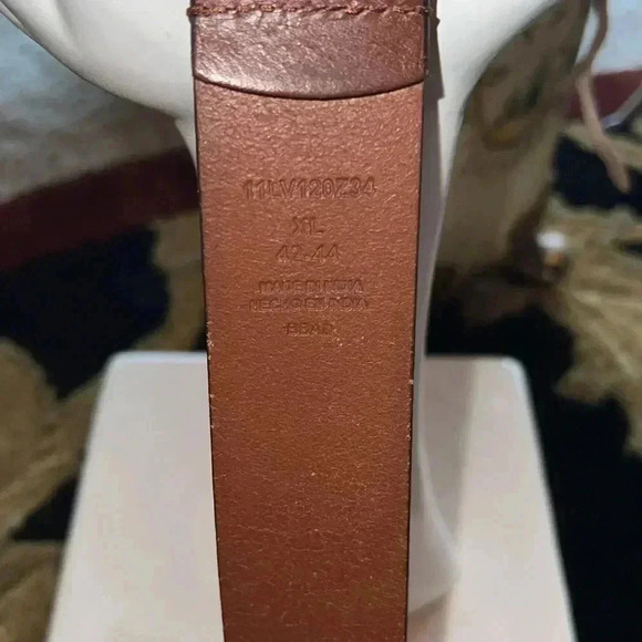 Levi’s Men’s Distressed Brown Leather Belt Brushed Silver Tone Buckle XL 42-44 - Picture 9 of 12